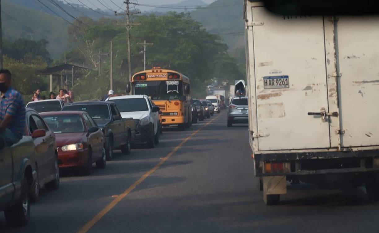 Cumpliendo con su anuncio, el transporte de carga paralizó labores a nivel nacional debido al incumplimiento en cuanto a la tarifa, alto precio de los combustibles y otras exigencias. 