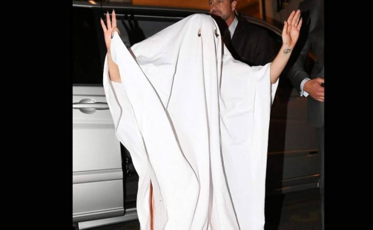 Lady Gaga también, aunque ella está lista para esta época casi todo el año...