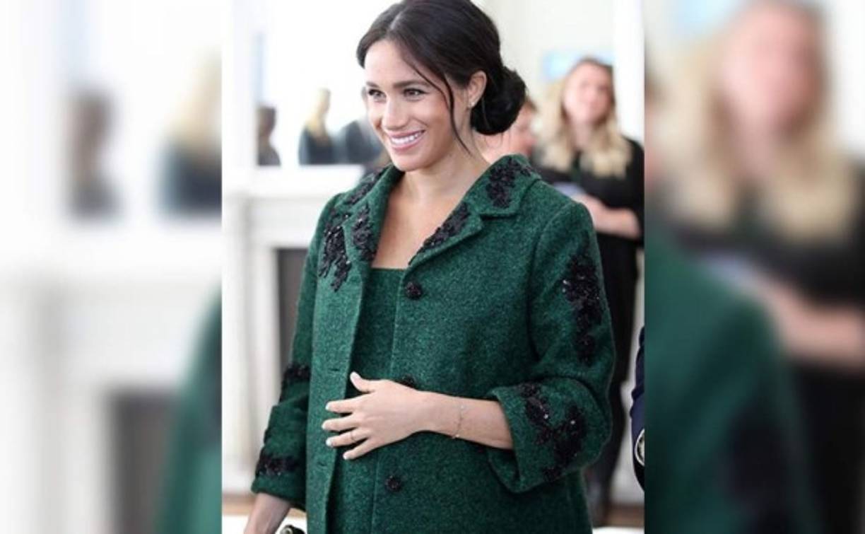 Este lunes la duquesa de Sussex visitó la Casa de Canadá junto a su esposo, el príncipe Harry, para un evento juvenil del Día de la Commonwealth, horas antes de asistir al servicio celebrado en la Abadía de Westminster con el resto de la familia real.