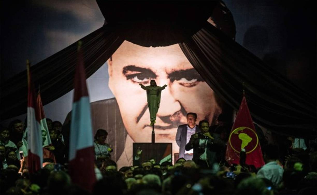 <br/>García, quien fue presidente desde 1985-90 y nuevamente desde 2006-11, murió en el hospital el 17 de abril de 2019, luego de dispararse en la cabeza en su casa cuando la policía estaba a punto de arrestarlo. Foto AFP.