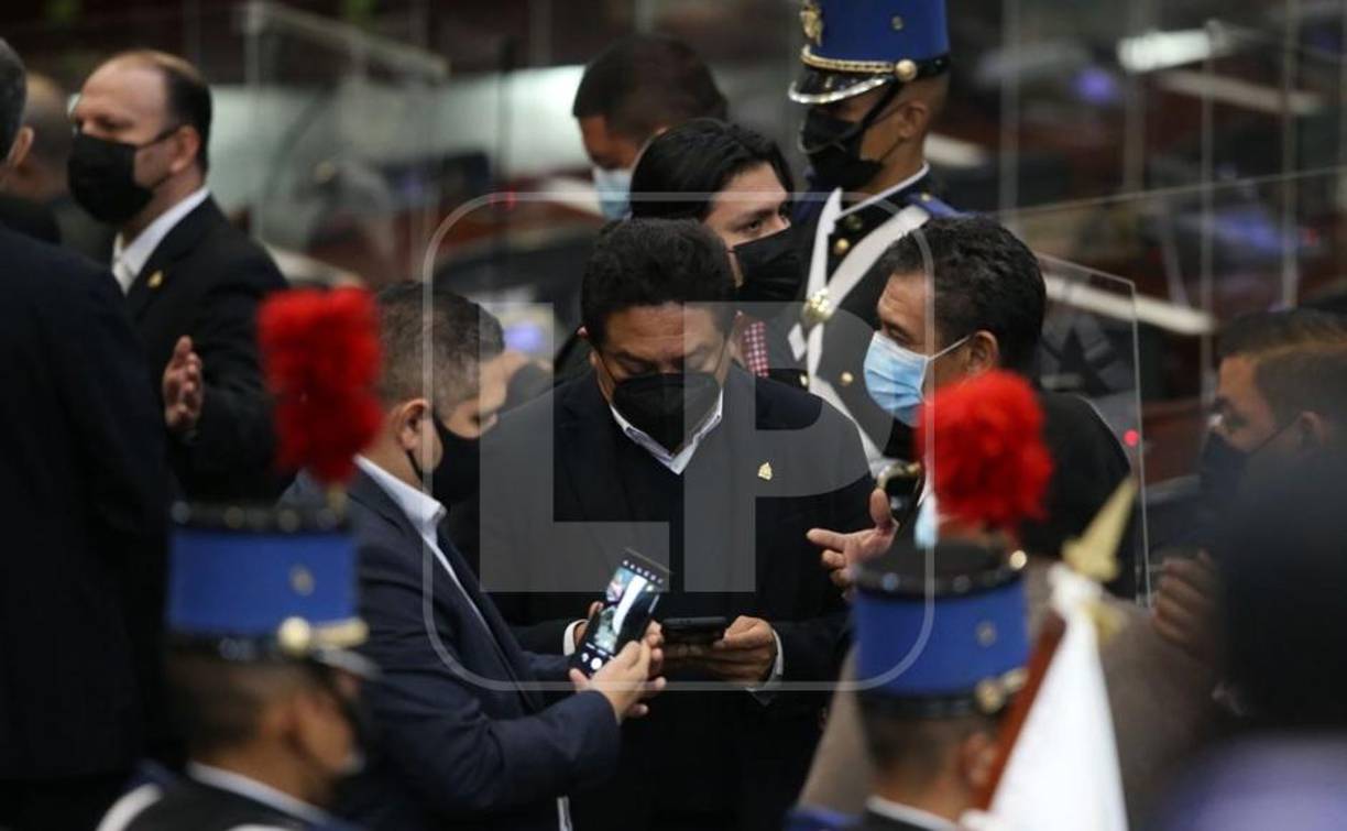 Congresistas de diferentes partidos llegaron para ser parte de la primera legislatura. 