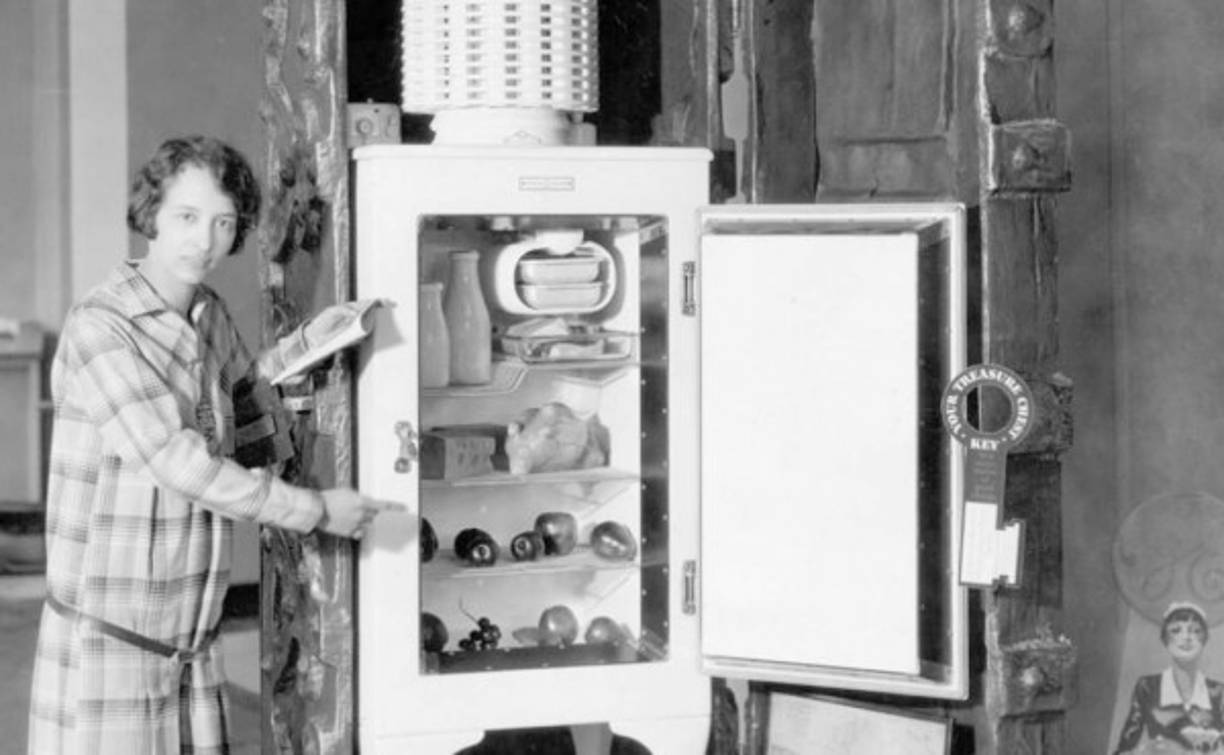 Florence Parpart. inventó la refrigeradora eléctrica moderna en 1914. En 1900, Parpart también recibió una patente por una máquina de limpieza de calles bastante mejorada, la cual negoció y vendió a las ciudades en todo EUA.