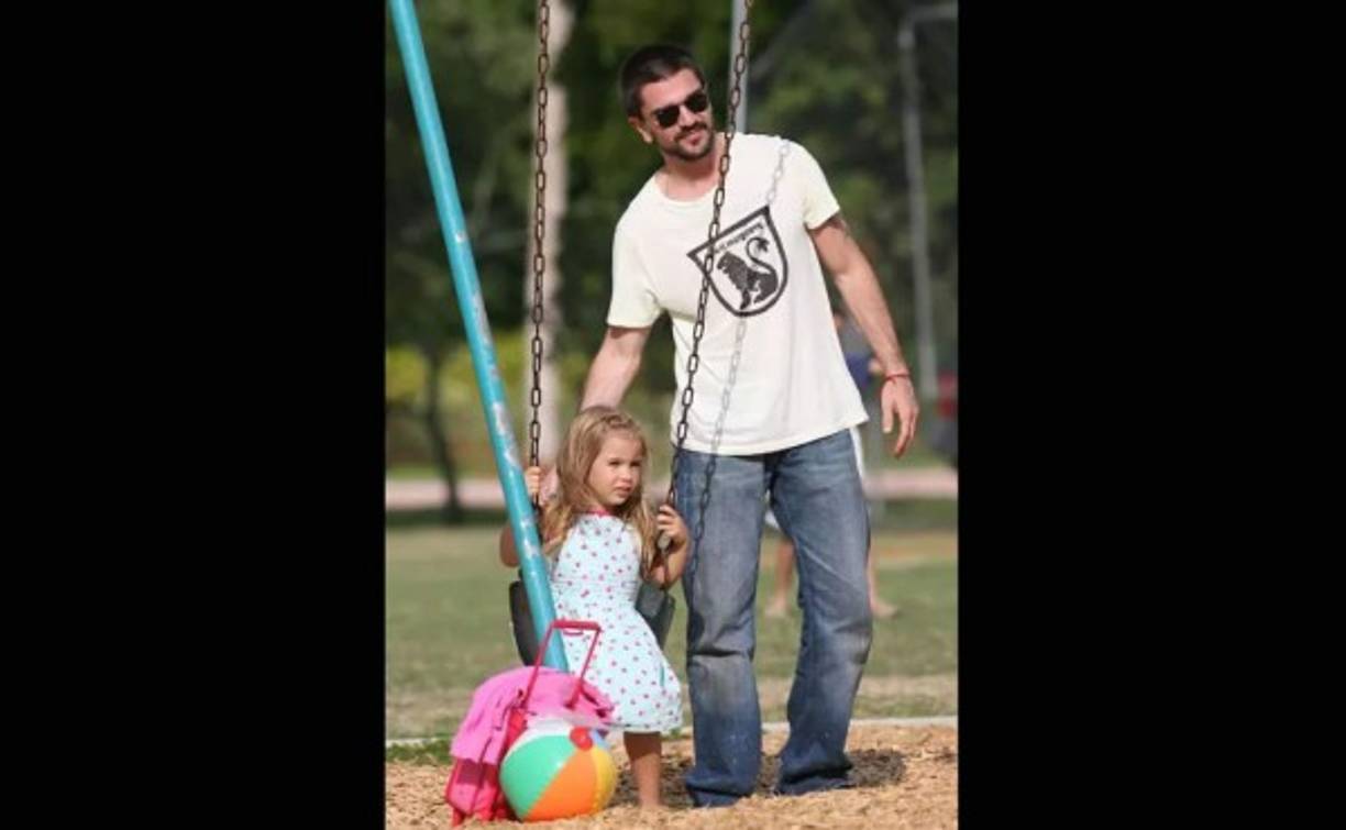 Juanes tiene tres hijos.