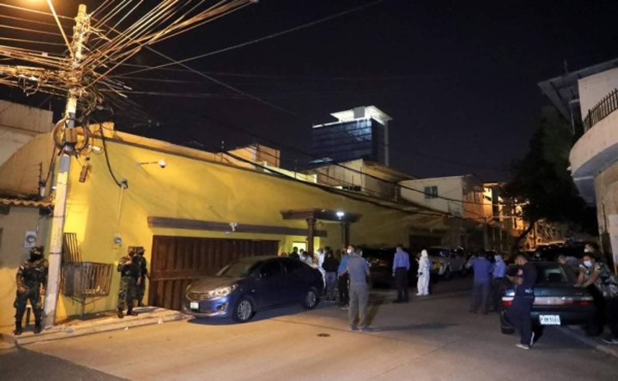 En ese momento preguntaron si en la vivienda habían personas con covid-19. Fotos EFE y AFP
