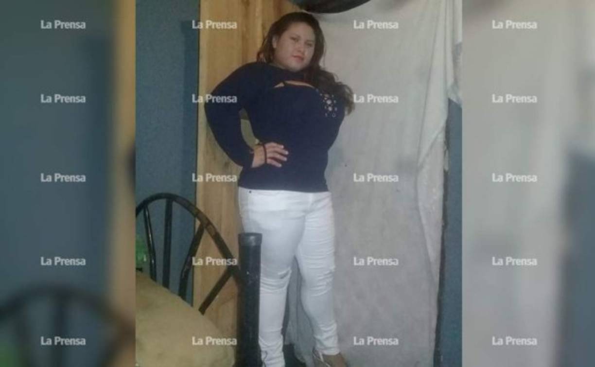 Según información preliminar, la fémina había sido amenazada por la pandilla 18 dentro de la colonia y le pidieron salir de la misma. Ante la negativa de ella, procedieron a asesinarla.