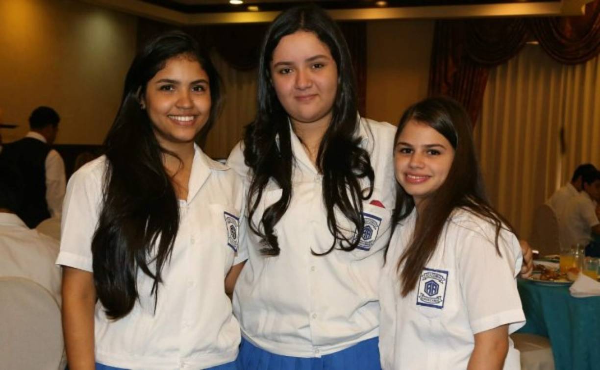 Denisse Fernández, Sara Martínez y Karla Enamorado.