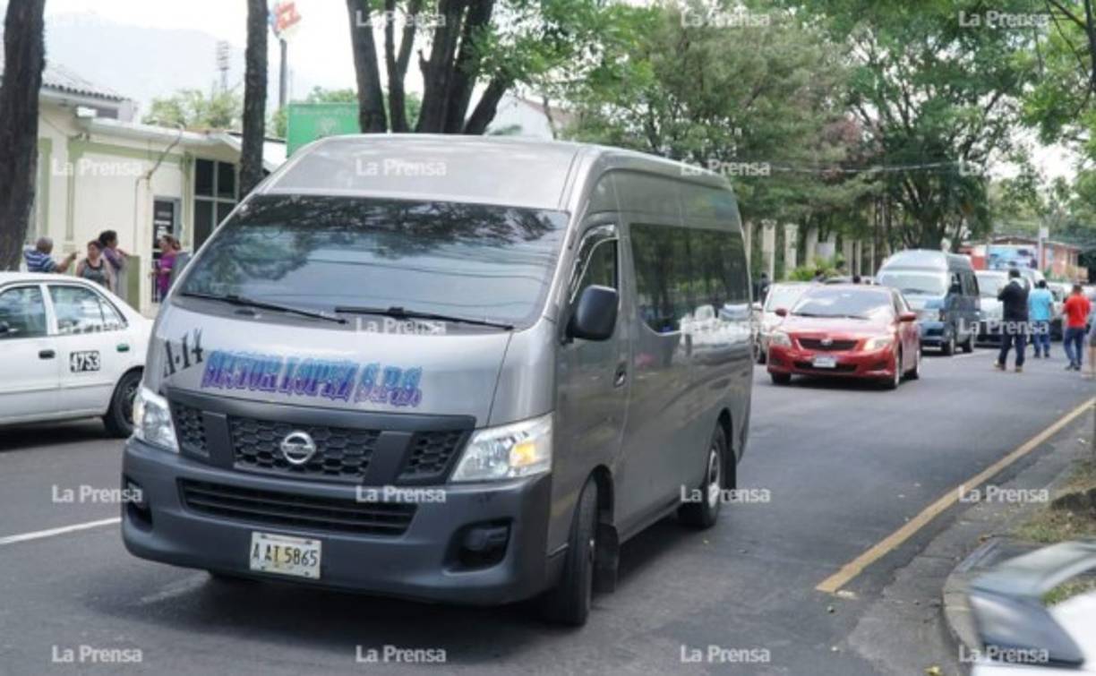 Varios busitos que cubren la ruta López Arellano - San Pedro Sula pararon sus labores este día.