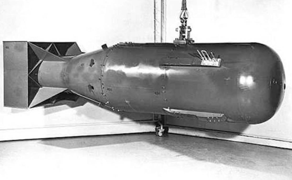 ARMAS ATÓMICAS. La Convención de 1972 es complementaria del Protocolo, puesto que prohíbe el desarrollo, la producción, el almacenamiento, la adquisición, la retención y la transferencia de las armas bacteriológicas, además de exigir su destrucción.