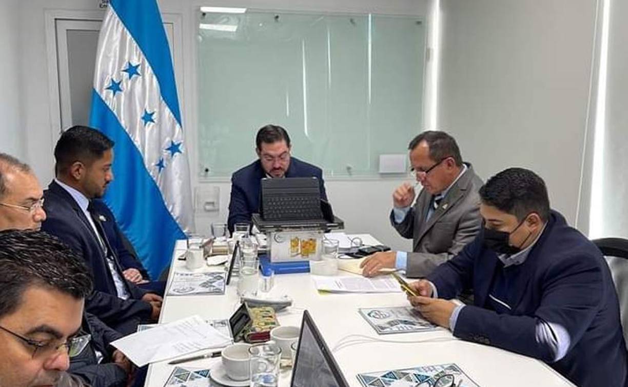 Cálix afirmó que el pueblo hondureño “está harto de confrontaciones estériles” y sueña con “un país justo y con oportunidades para todos”.