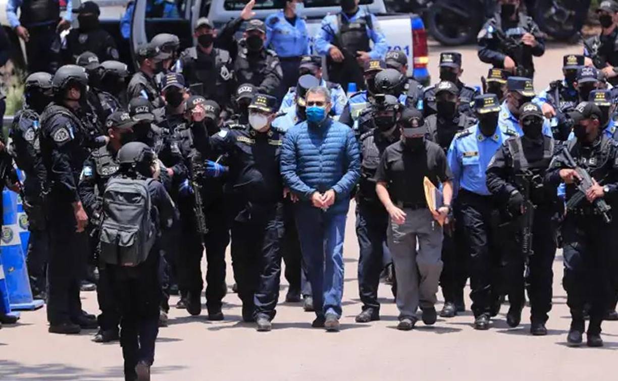 El expresidente no fue acompañado por ningún familiar, pero sí contó con el respaldo de miembros de la comunidad judía que radica en Estados Unidos. 