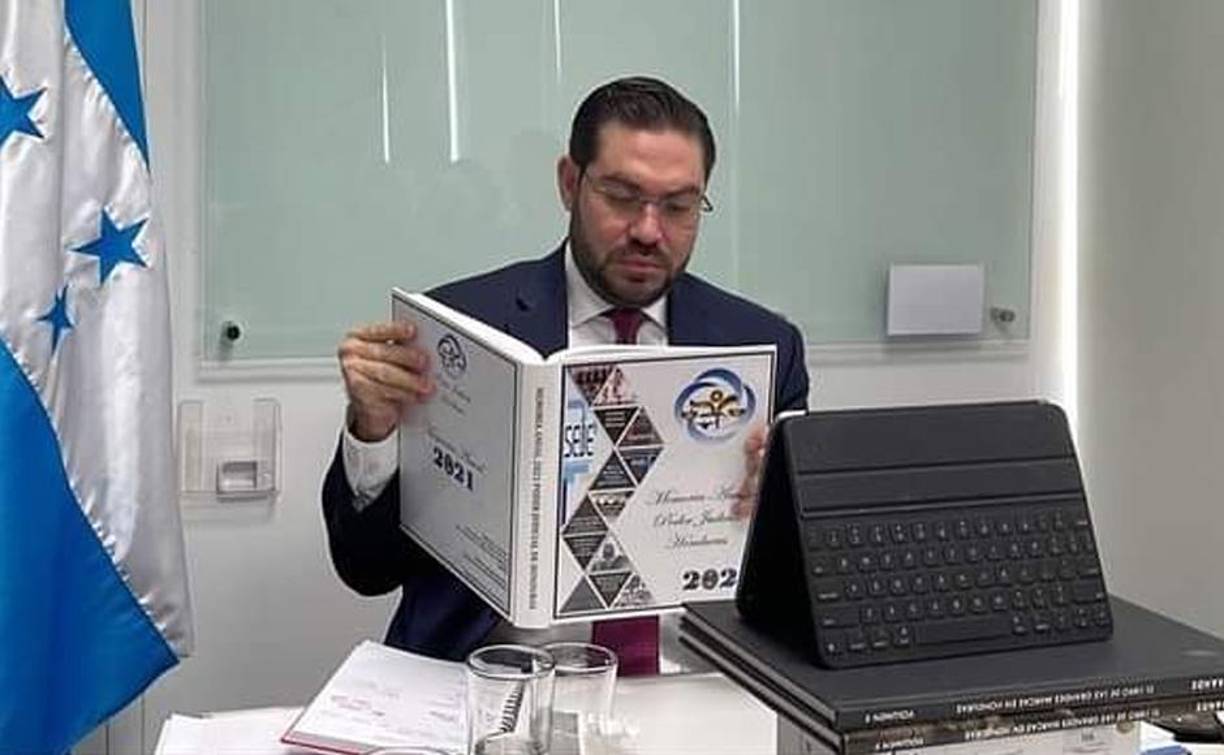 Cálix dijo que el país ha pasado por “la vergüenza sin nombre de ocupar las primeras planas de los diarios internacionales donde se señalan a quienes les dimos el honor de representarnos por actos bochornosos”.