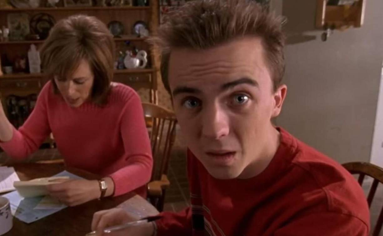 “Me encantaba saludar a Frankie Muniz, creí que era suficientemente discreta con mis sentimientos hasta que mi madre me gritó: ¡Ni siquiera lo pienses, es demasiado mayor para ti!”, recordó la actriz en una parte de ‘I’m Glad My Mom Died’.