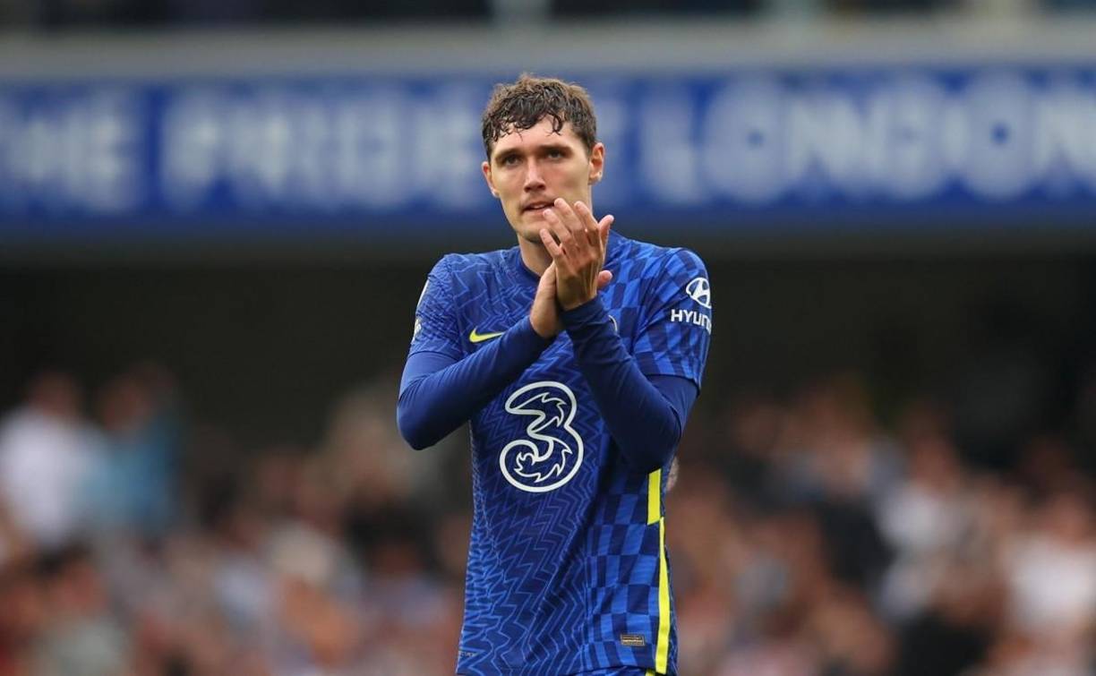 El defensor del Chelsea, Andreas Christensen, es libre de firmar por otro club desde el 1 de enero. Según distintos medios de prensa, el Barcelona y el Bayern Munich lideran esta pelea por el danés.