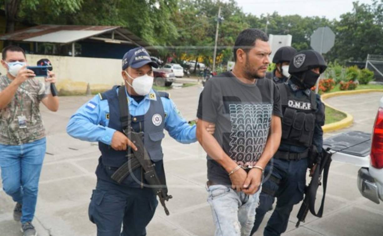 Se trata de José Alfredo Barahona Guevara (42), Sergio Yobani Ánderson Cáceres (41), Leonel Alexander Mejía Cantarero (26) y otros dos aún no identificados.