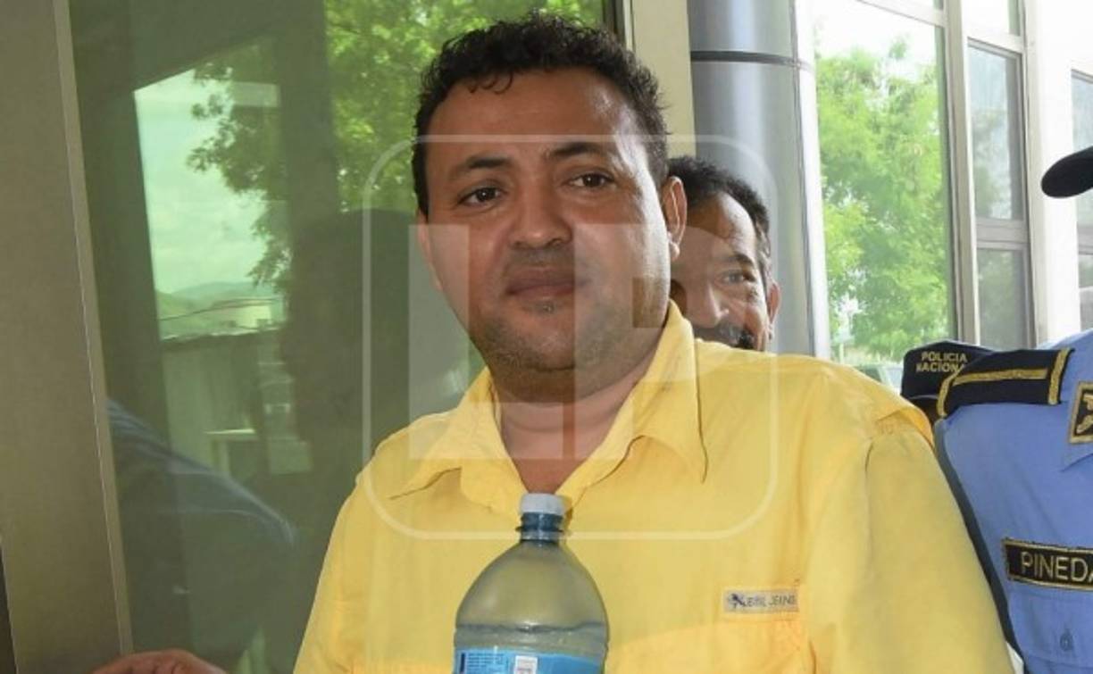 Dos individuos que andaban indumentaria similar a la de la Atic ingresaron al edificio para matar a tiros al empresario Miguel Carrión.