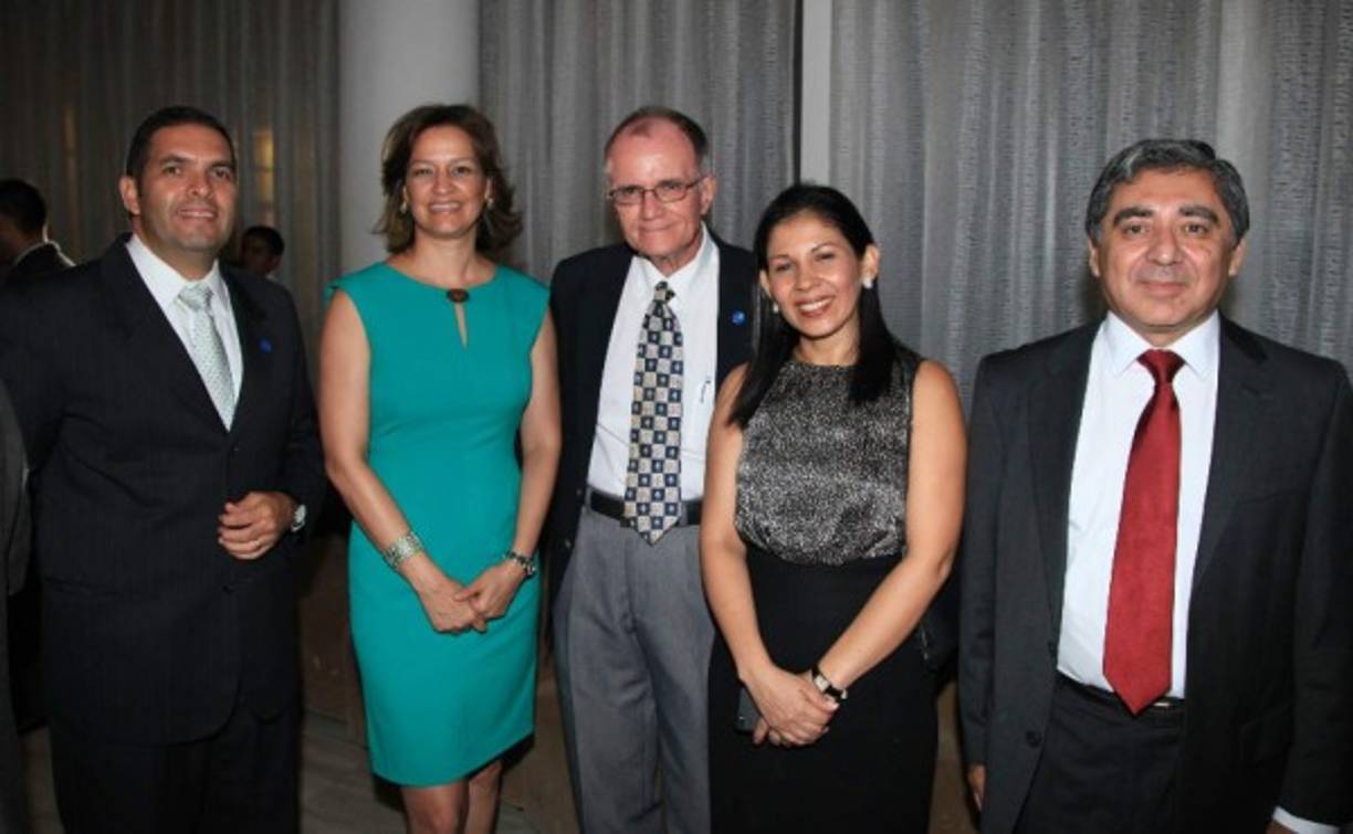 Sergio Guevara, Karen Calidonio, Gregory Werner, Waleska y Omar Hurtado.