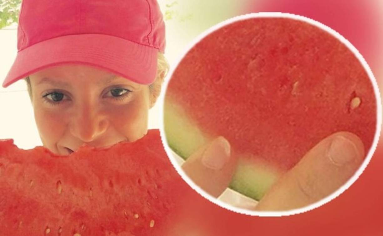 Pero ahora las criticas llegaron a las redes sociales, por la foto que Shakira subió comiéndose una sandía. Muchos criticaron el estado de sus uñas.