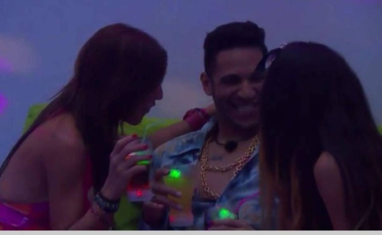 El catracho de 27 años sigue ganándose un puesto dentro de la casa y compite contra cinco mexicanos, dos colombianos, cubanos, puertorriqueños y dominicanos.