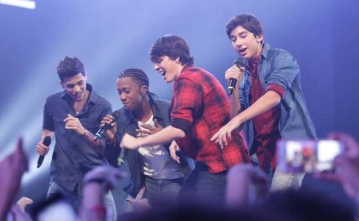 Tal ves la voz no es lo mejor que tiene Aaron, pero sí fue energía y presencia escénica impresionan.