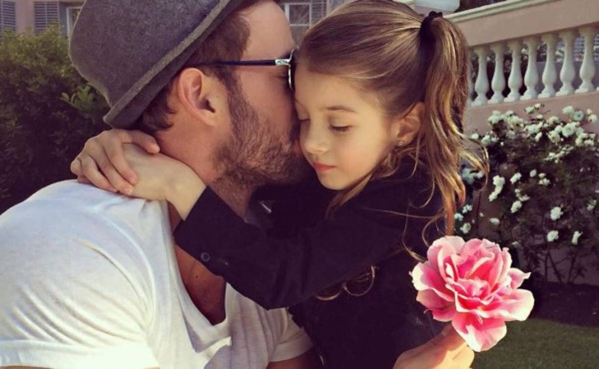 Gracias al apoyo de la mamá de sus hijos, Elizabeth Gutiérrez, el cubano ha disfrutado de los últimos días del rodaje de Resident Evil: The Final Chapter en compañía de Christopher y Kailey, con quienes ha visitado varios lugares del país.