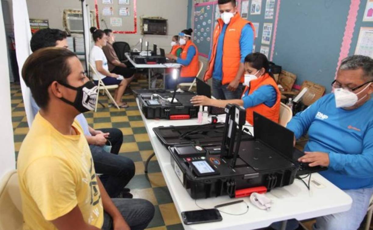 Muchos hondureños reclamaron inconsistencias en los datos tras consultar el sistema preliminar sobre la nueva identidad.