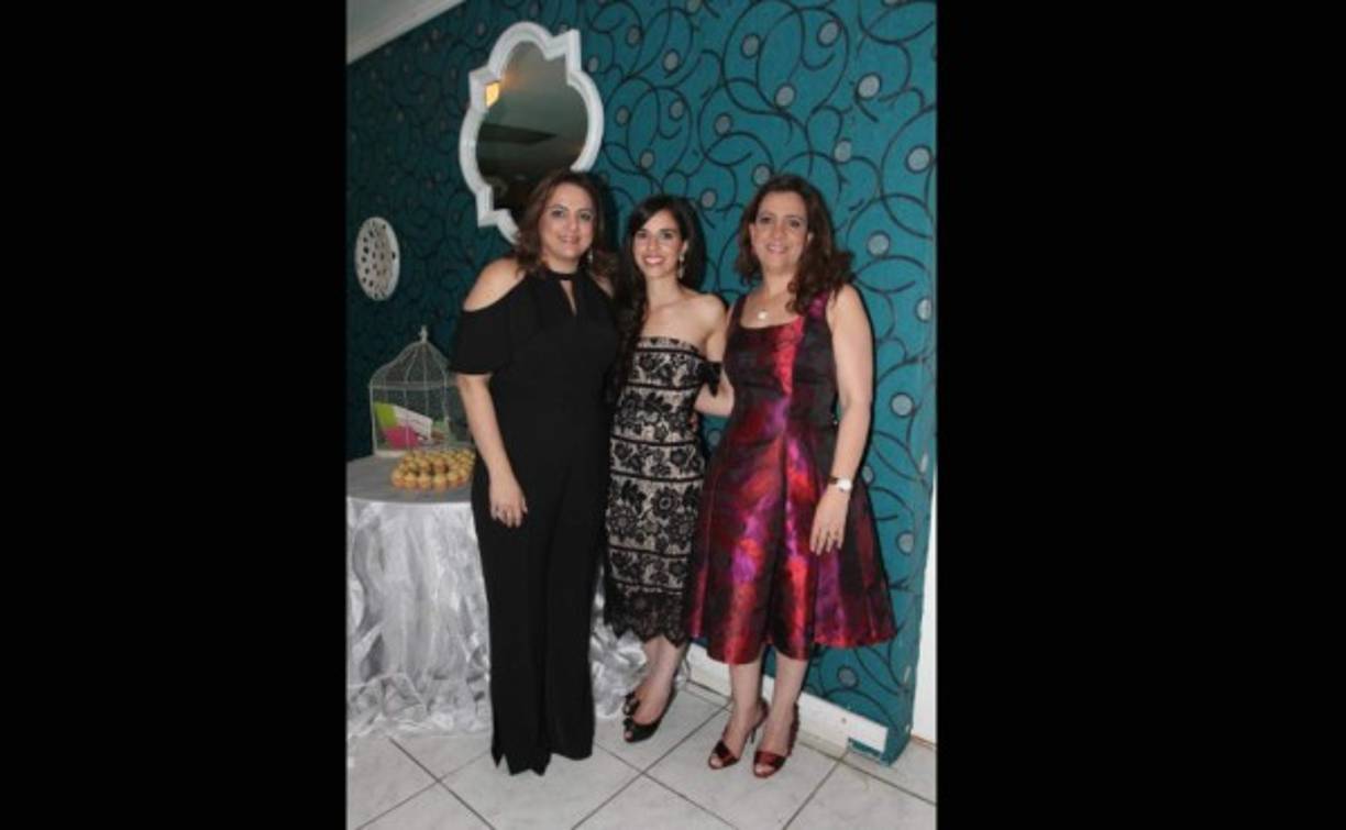 Carol Zummar, Jacqueline Ross y Jackie Diek están listas para la gran boda mañana sábado.