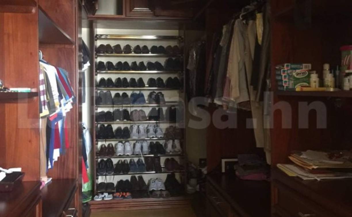 El armario muestra lo bien que vivían estas personas en una residencia sampedrana.