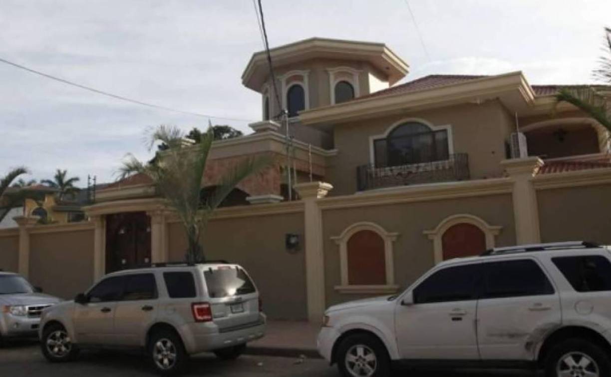 El narcotraficante fue sorprendido en una residencial en San Pedro Sula a bordo de una camioneta de lujo. En sandalias, camiseta y calzoneta, Lobo fue trasladado hasta el alto tribunal de justicia para conocer los cargos por los que EE UU lo reclamaba.