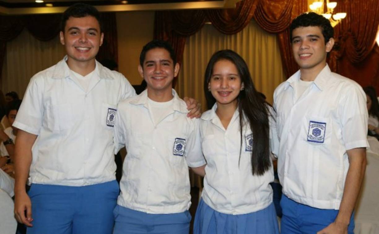 Carlos Gonzales, Neil Baldelomar, Velmarina Castellanos y Adolfo Ruiz.