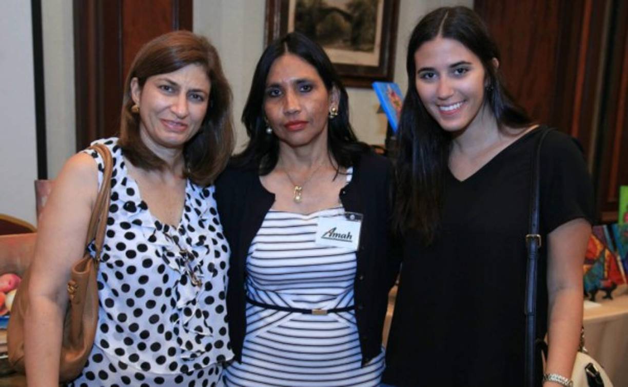 Yadira Andonie, Silvia Morales y Melanie Andonie.