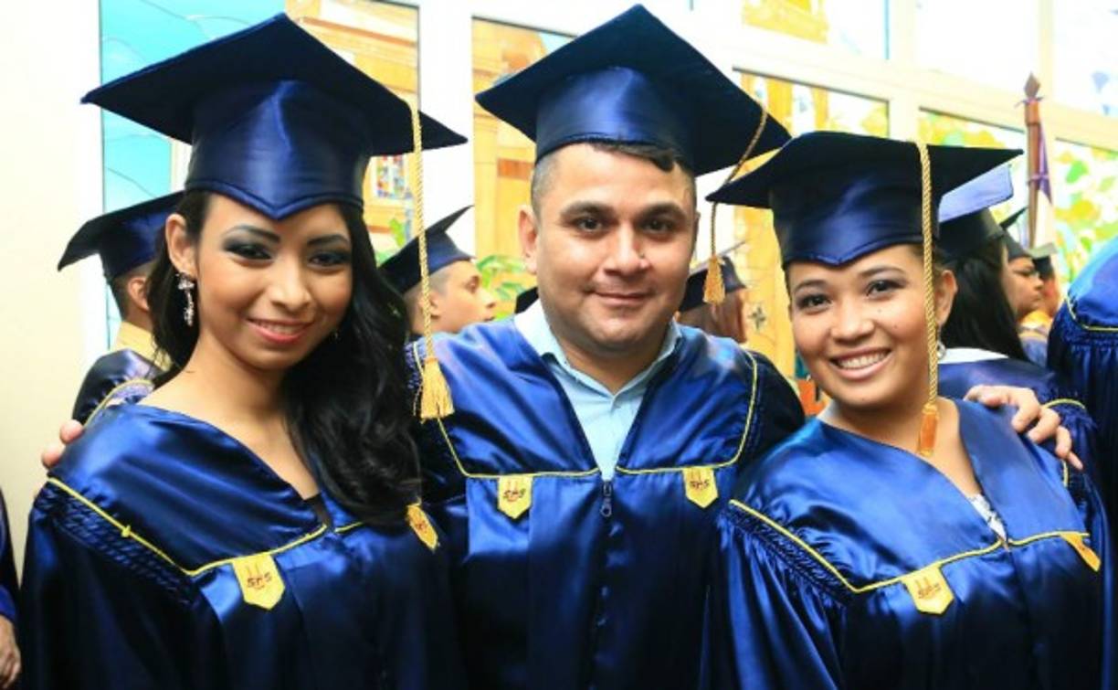 Gabriela Mariona, Evis Contreras y Elsa Medina.