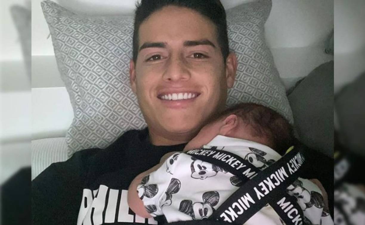 A casi dos meses del nacimiento de su segundo hijo, Samuel, nacido el 28 de octubre, James Rodríguez por fin se animó a mostrar el rostro del pequeño que nació a través de un vientre de alquiler.