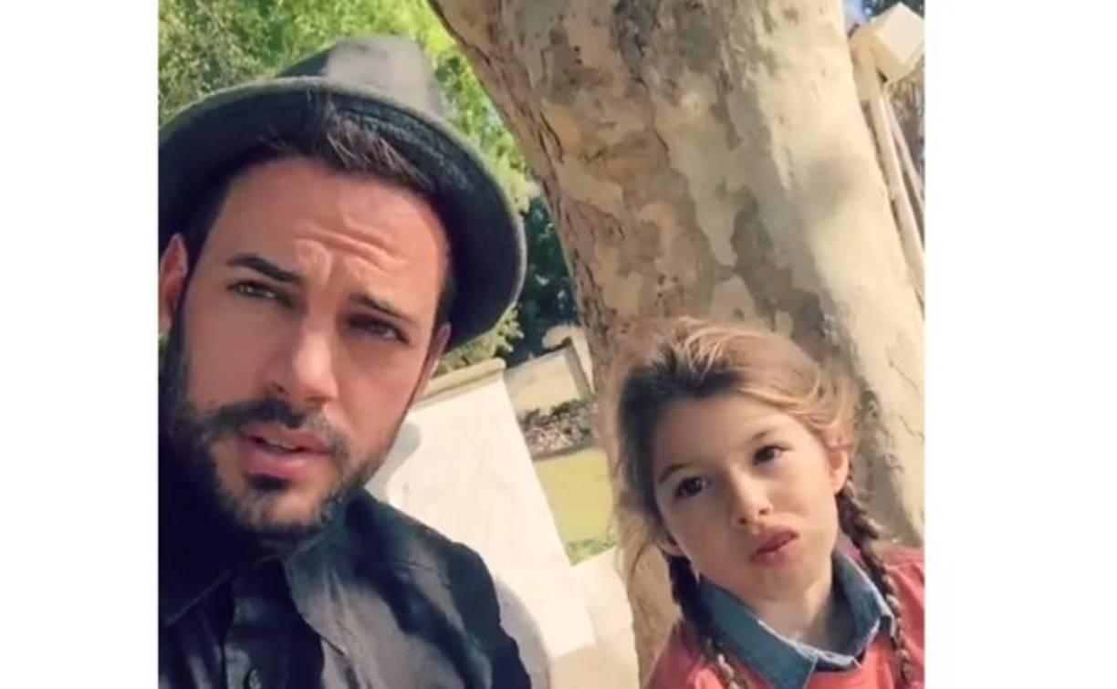 Entre llamado y llamado de la cinta, William ha acomodado sus tiempos para consentir a sus hijos.