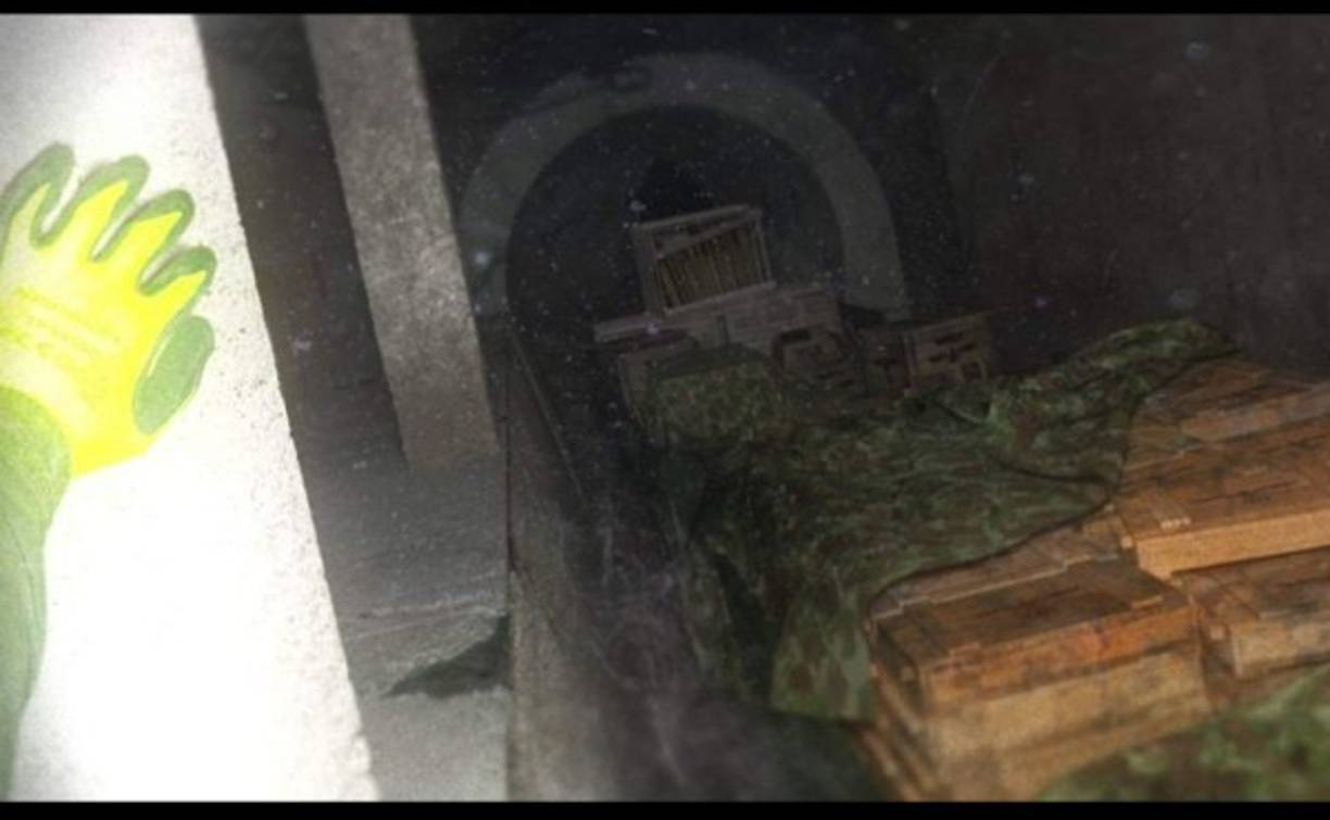 Las imágenes también muestran un antiguo tren de guerra sobre rieles, con una carga en cajones de madera, algunos rotos, exponiendo barras de plata, desparramadas en el suelo.