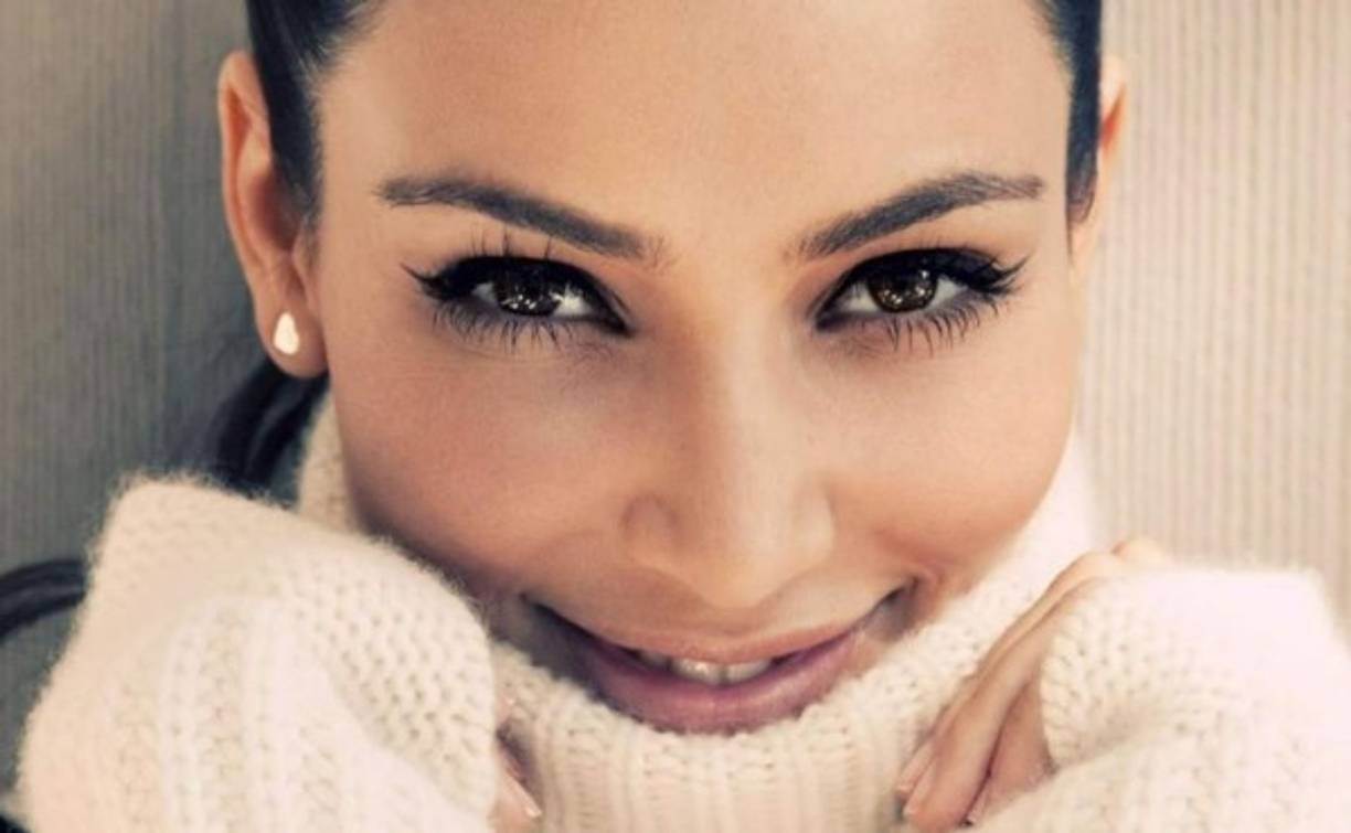 Kim Kardashian blackface!<br/>METRO GRAB taken from: https://twitter.com/Sacha_Wynters/status/875106348949794816/photo/1?ref_src=twsrc%5Etfw&ref_url=http%3A%2F%2Fmetro.co.uk%2F%3Fp%3D6710399%26preview%3Dtrue%26preview_id%3D6710399<br/>Credit: Twitter