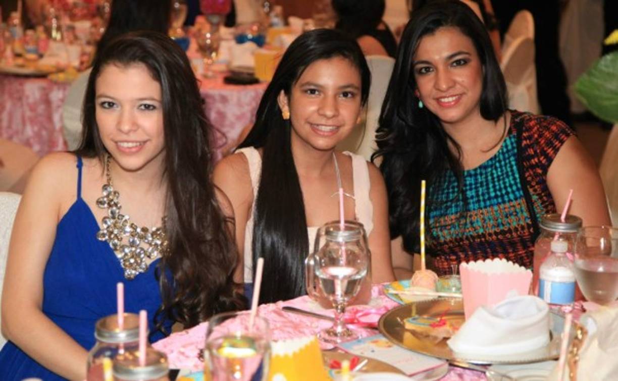 Denisse, Camila y Kathia Medina.