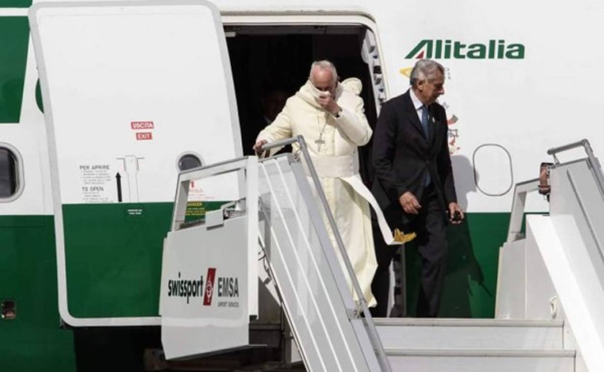 El papa Francisco también perdió el solideo en Ecuador.