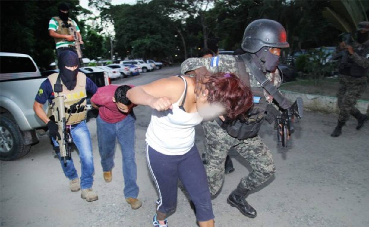 Los detenidos supuestamente son responsables de participar en el asesinato a tiros del periodista Igor Padilla en San Pedro Sula.