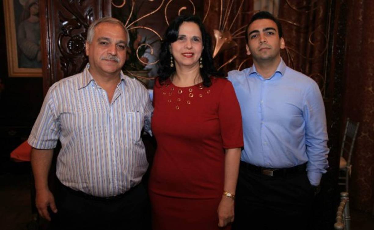 José, Sally y Nicolás Abuid .