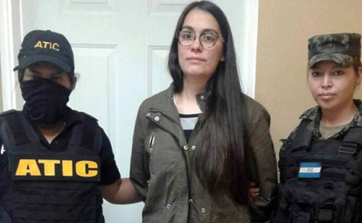 En agosto de 2014 se dio a conocer el involucramiento de la expalillona con el desfalco del Seguro Social y el Ministerio Público la acusó en diciembre de ese año. En enero de 2015 trató de huir de la justicia viajando ilegalmente a los Estados Unidos, pero fue capturada por las autoridades estadounidenses en la frontera.