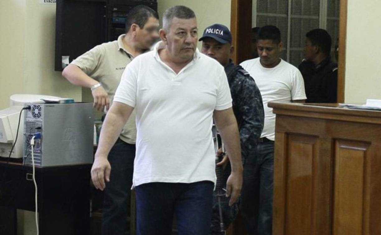 José Lucio Rivera Gómez era un reconocido maestro de educación primaria, quien luego pasó a ser un temido exjefe criminal condenado a 104 años de cárcel por el crimen contra José Arnulfo Figueroa, Carlos Adolfo Banegas y Olman Ramón Flores Romero. Además fue acusado de liderar una temida banda delictiva en el departamento de Olancho. <br/>