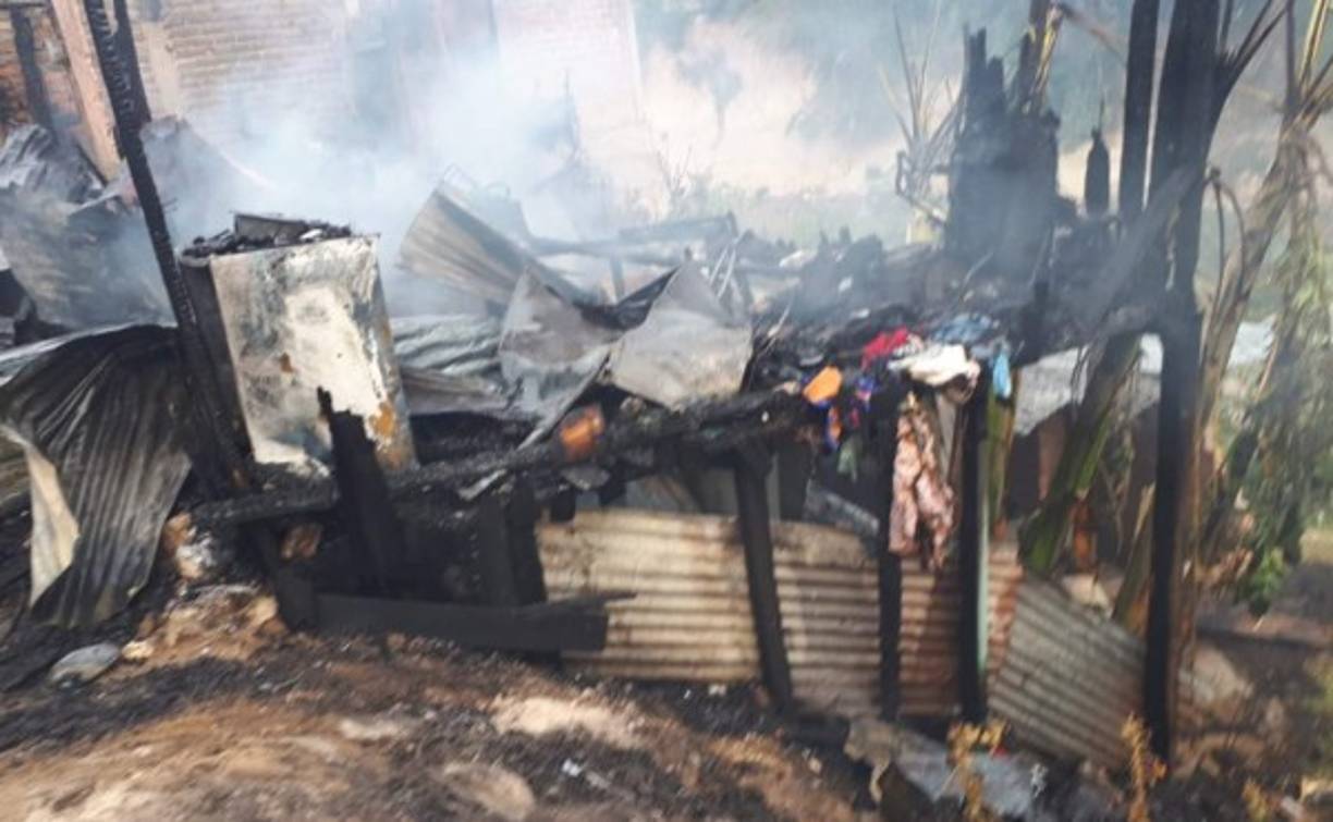 A pesar de que fueron auxiliadas por los bomberos, las personas perdieron todas sus pertenencias.