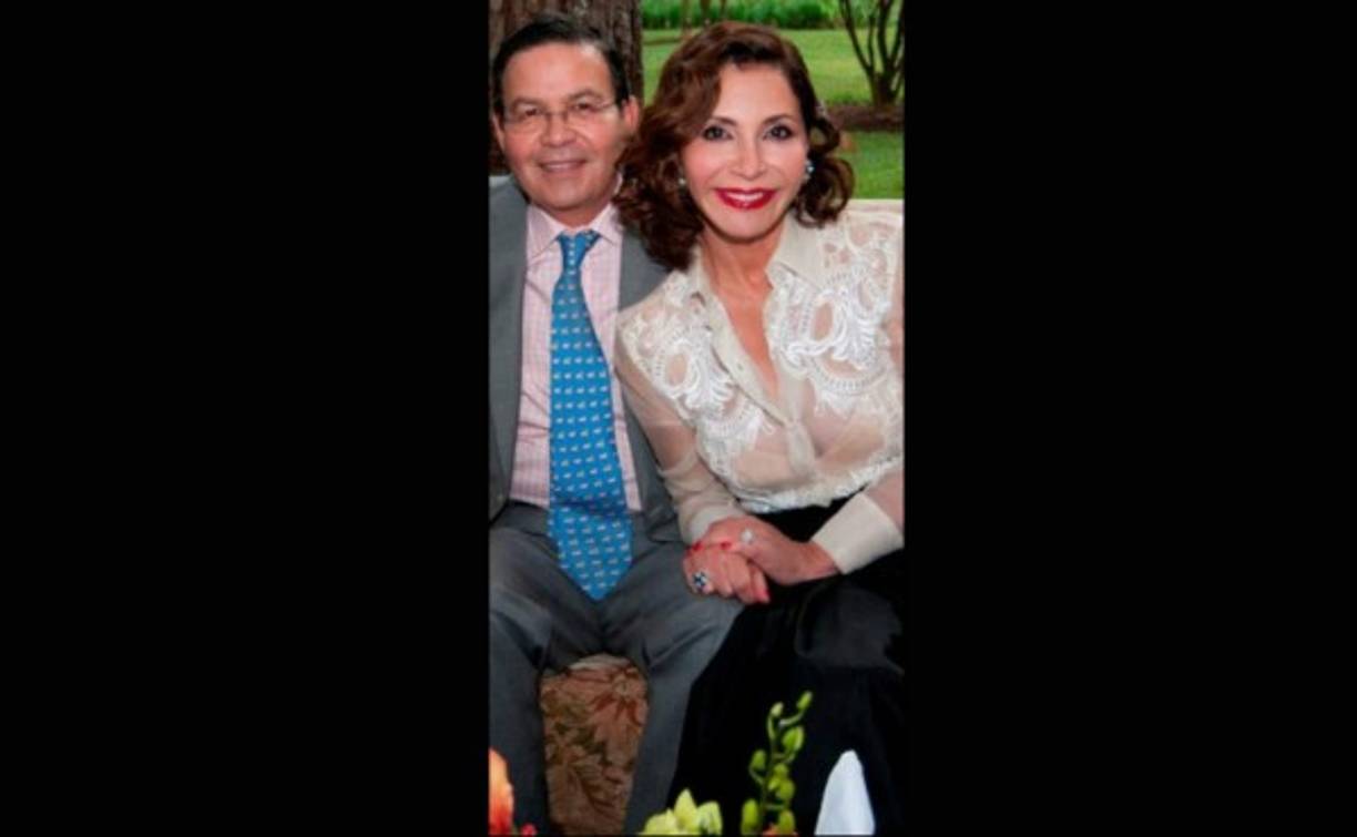 Labial carmín al estilo diva de hollywood.