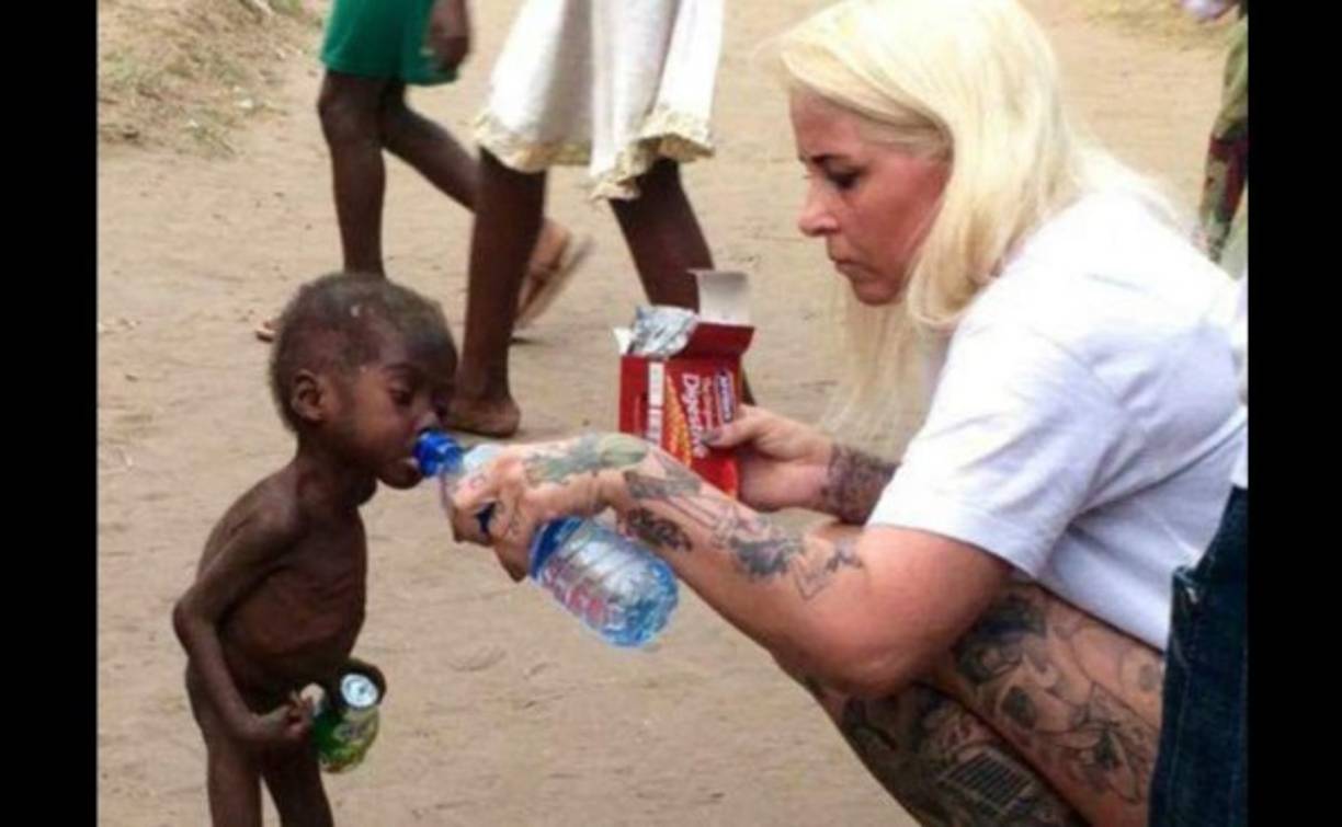 Una estremecedora fotografía del pequeño recorrió las portadas de los medios y las redes sociales.