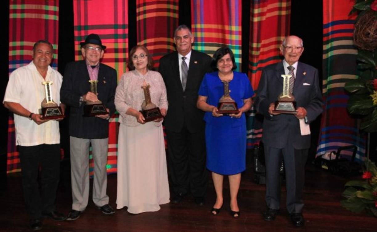 Juan Pompilio Tejeda, Livio Ramírez, Martha Rosa Torres, Juan Bendeck, Cristina Montesinos y Jorge Bueso Arias.