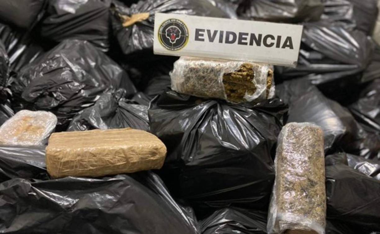 En el operativo se decomisó fardos de marihuana, mismos que en el mercado oscilan un valor económico entre los siete a 10 millones de lempiras, detalló la FNAMP.
