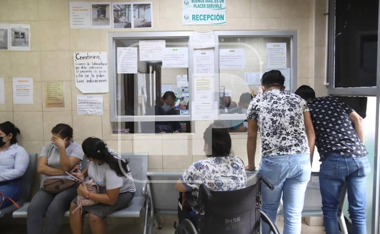 También es necesario asignar fondos para pintura del edificio y renovación del piso, así como autorizar horas extras al personal de mantenimiento.