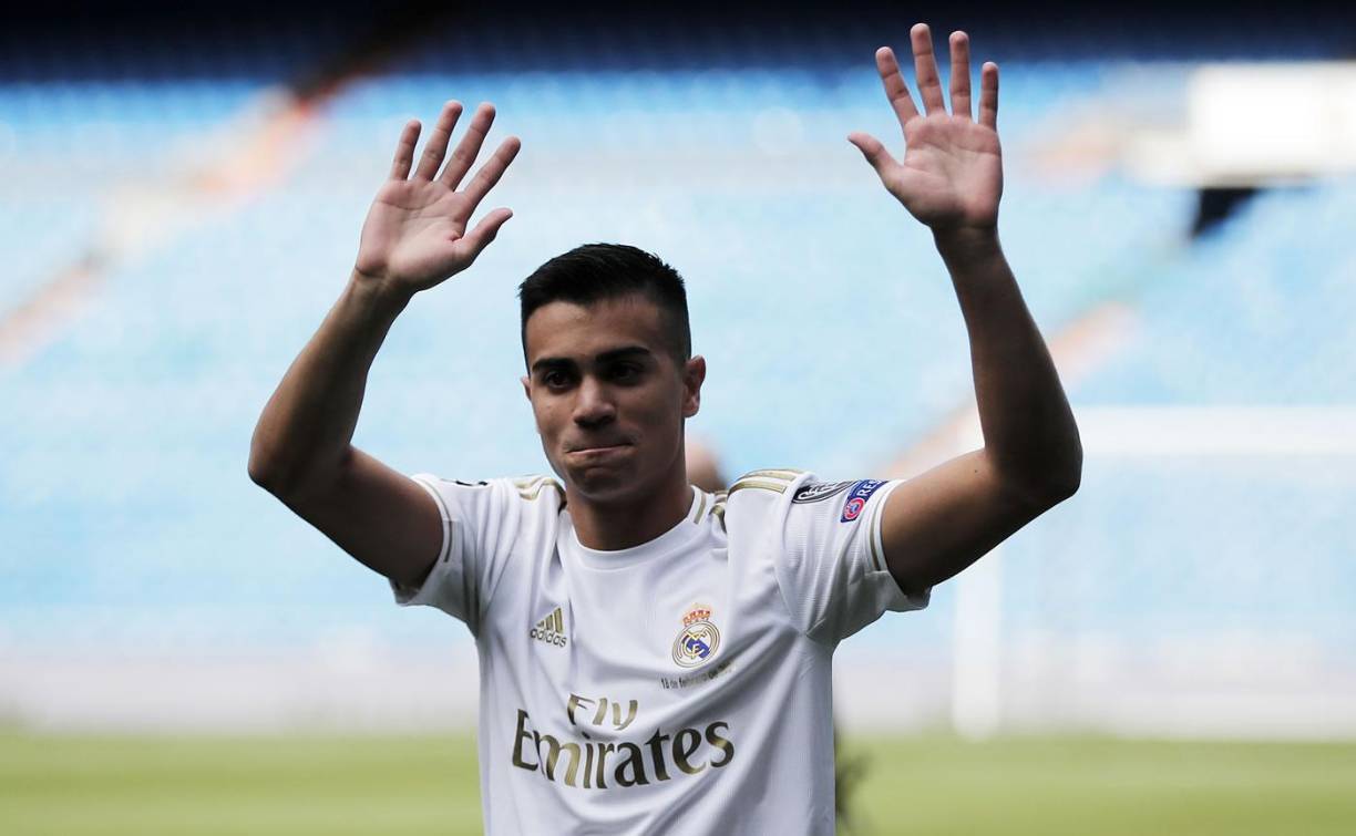 Reinier Jesús no entra en los planes del Real Madrid para esta temporada y está muy cerca de convertirse en jugador del Girona. El centrocampista brasileño está a punto de dar el sí a una cesión al club catalán, que sería el triunfador de una puja en la que han participado varios otros clubes, como el Valladolid, el Almería o el Torino italiano.