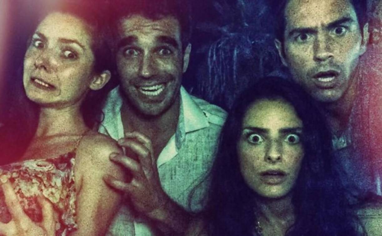 En esta escapada paradisiaca, la pareja se encontró con Ariadne Díaz y Marcus Ornellas, otro par de enamorados que hizo del mar y la arena sus aliados en el romance.