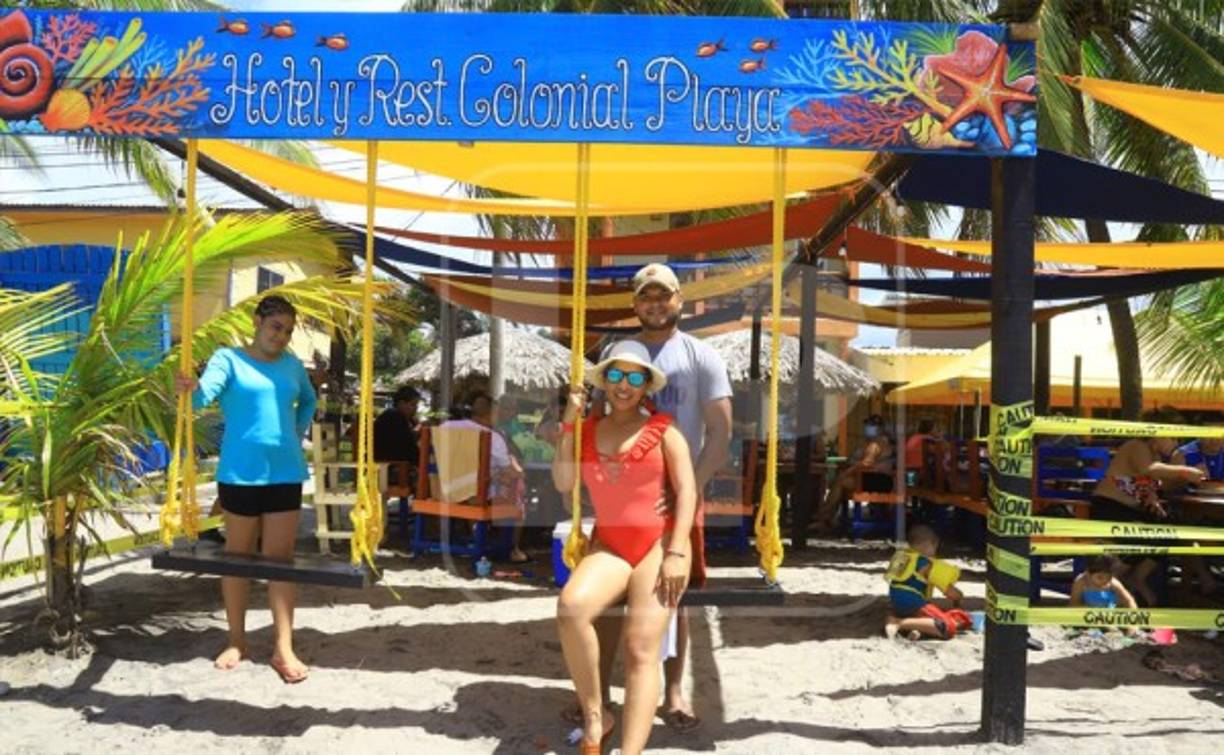 Dueños de restarantes cercanos a las playas aseguraron que se prepararon con bioseguridad para recibir a turistas y oxigenar su economía ante la crisis por la pandemia.